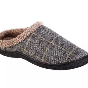 Isotoner XXL memory foam house shoes slippers